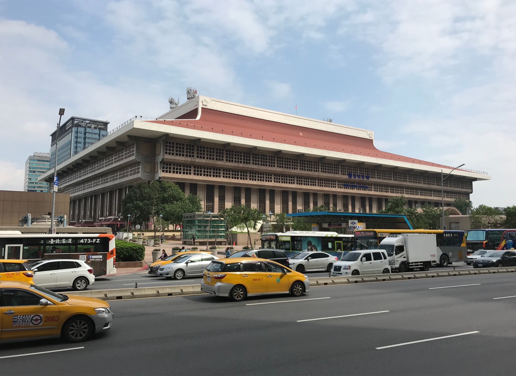 Taipei Main Station exterior